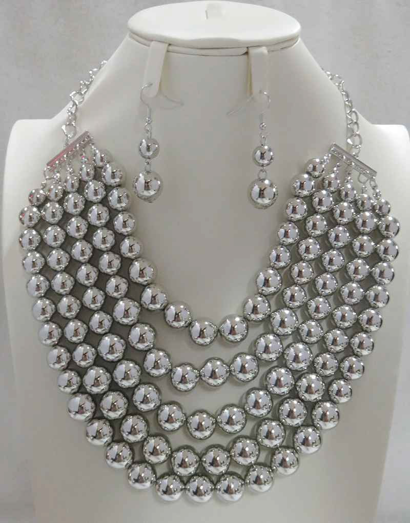 SHINY SILVER BALL NECKLACE SET