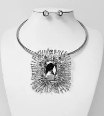 SILVER CHOKER NECKLACE SET CLEAR STONES