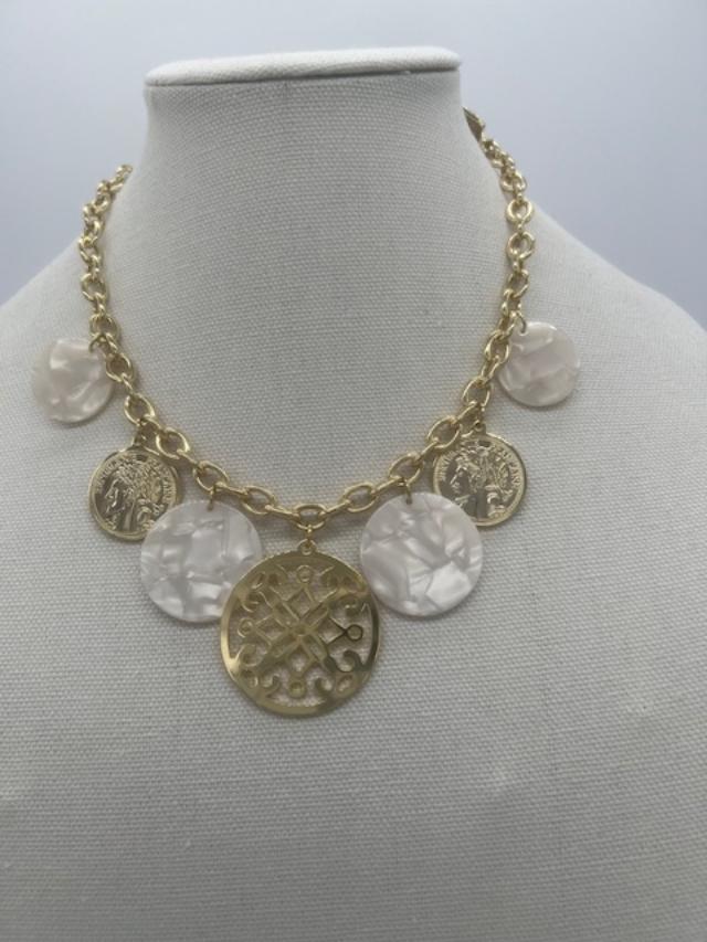 Gold and Pearl White Necklace NK24021