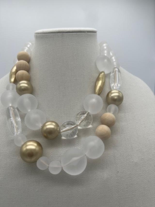 Gold and White Necklace NK24016